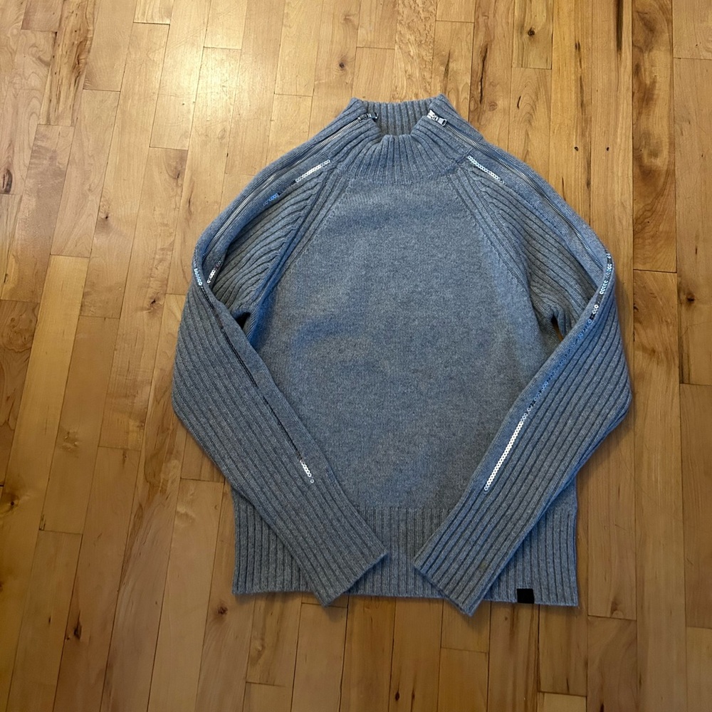 Head Women’s Cashmere Pullover Sweater — Size XS/S